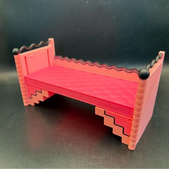 LOL Surprise OMG House of Surprises Dollhouse Bed Pop Up Pull Outs Replacement - Picture 5 of 10